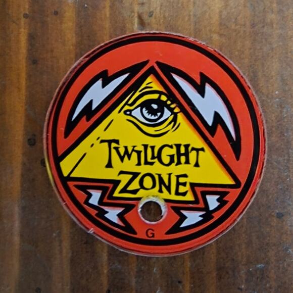 Twilight Zone Ky Fob Promo Bally Pinball Machine‎ made of Plastic - Picture 2 of 4